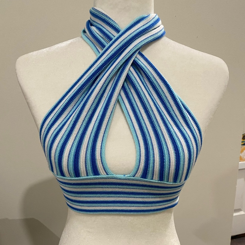 Blue cropped tank top